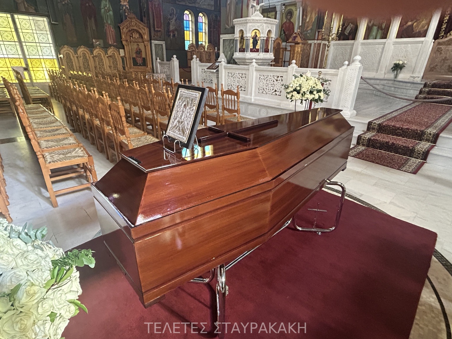 Χώρος τελετής με διακριτικό στολισμό